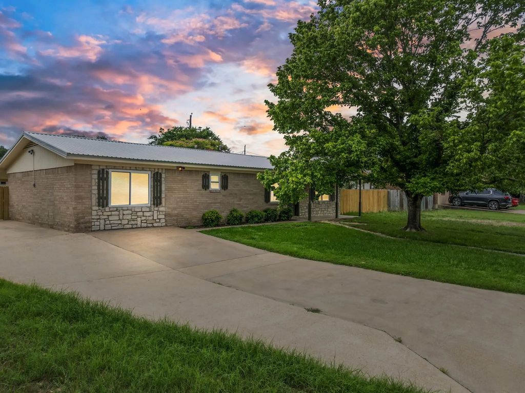 607 Nancy Ann Street, Hamilton