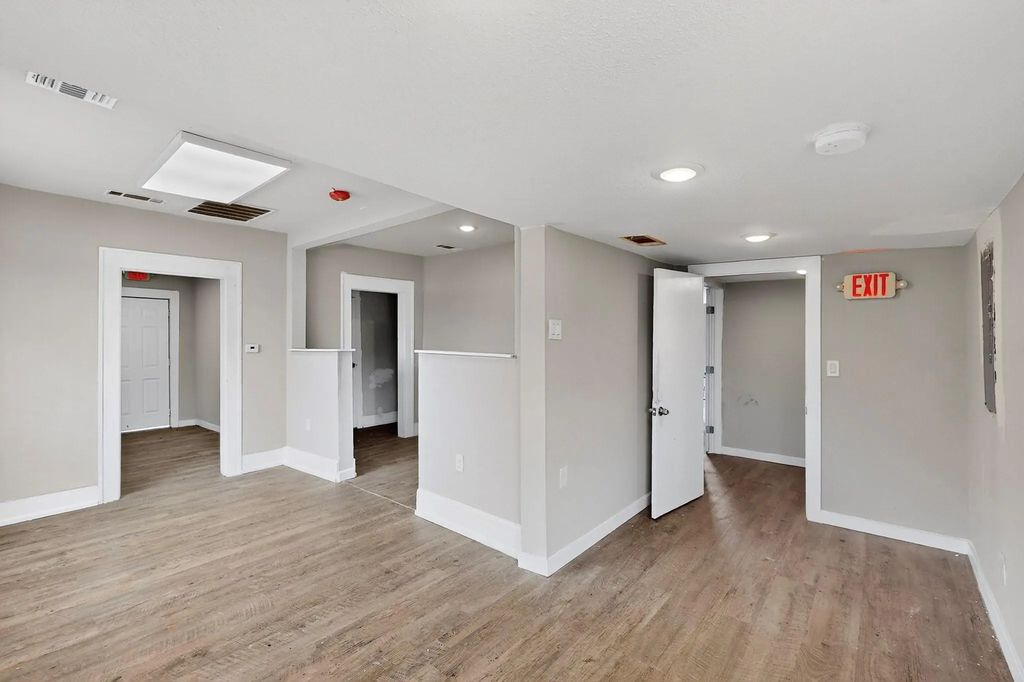 3818 S Lancaster Road 100, Dallas