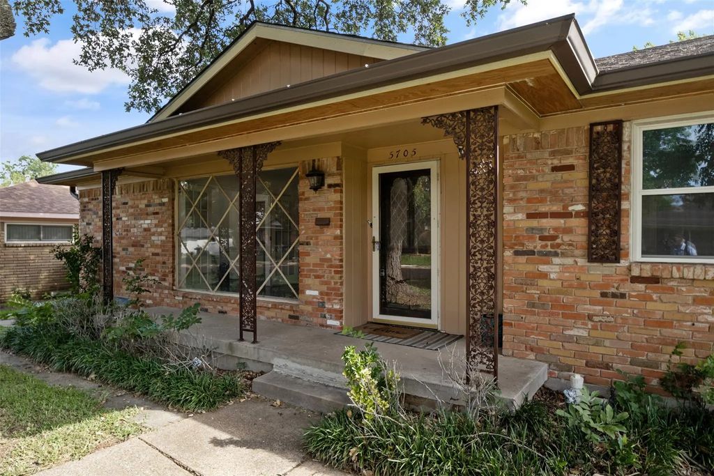 5705 Twineing Street, Dallas