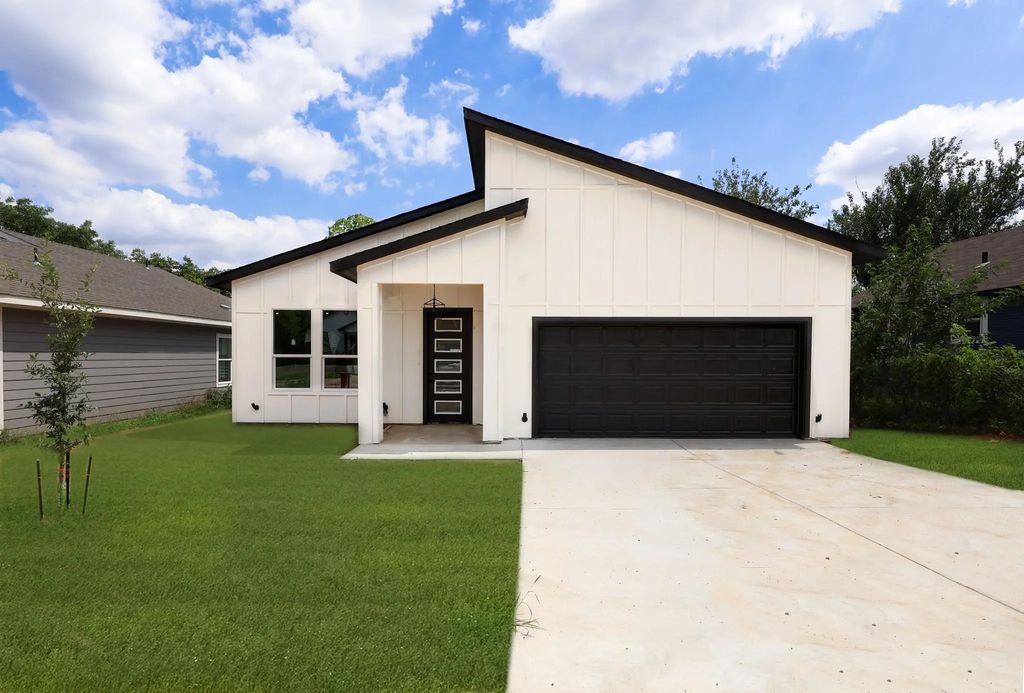 1032 E Arlington Avenue, Fort Worth