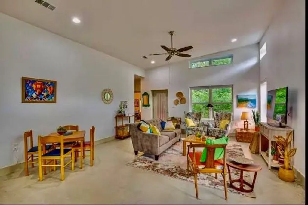 14217 Alamo, Log Cabin