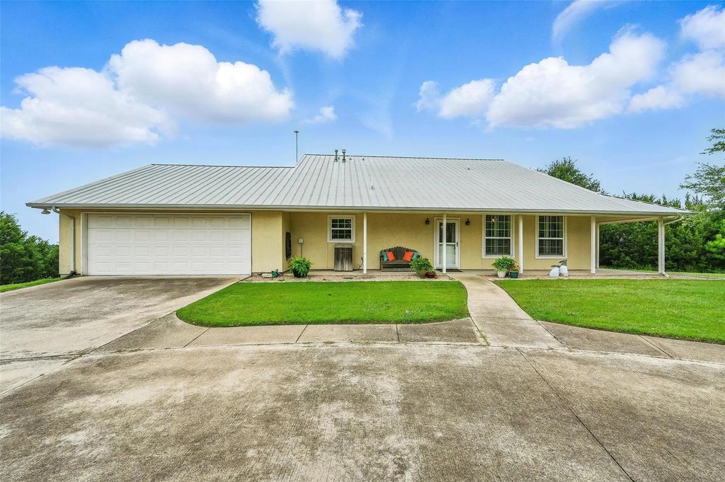 2116 Darby Dan Court, Granbury