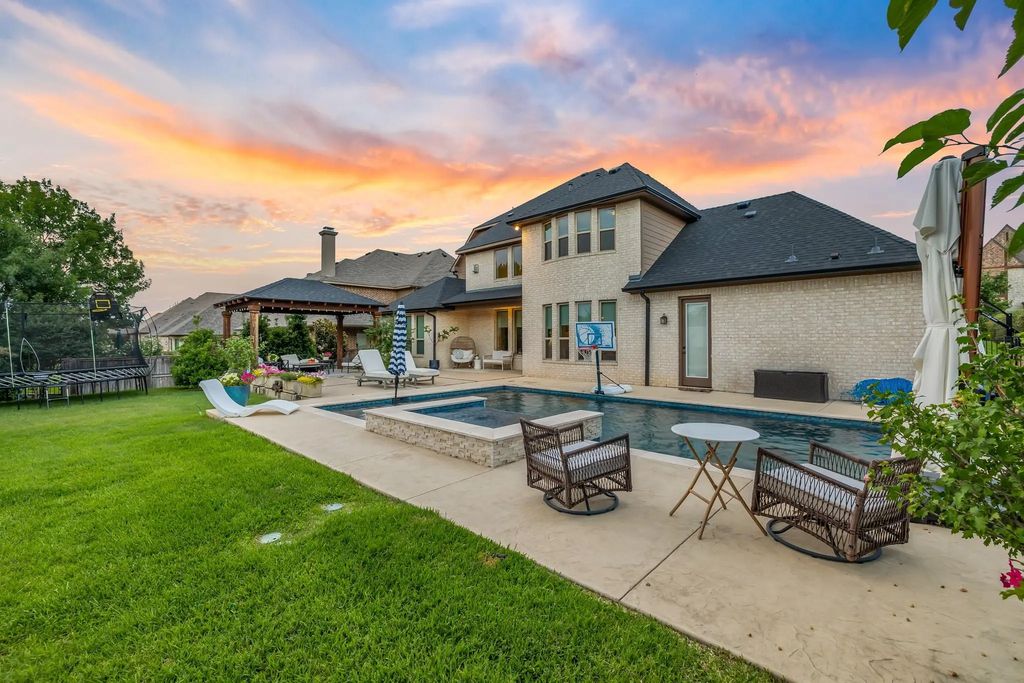 204 Old Grove Road, Colleyville