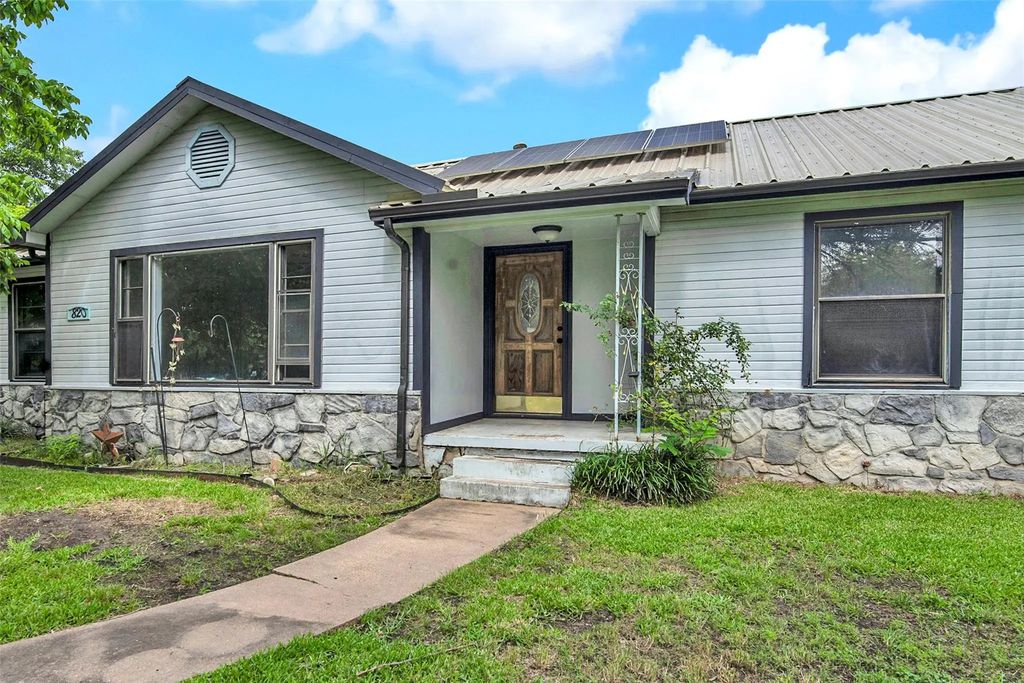 820 Lipscomb Street, Bonham