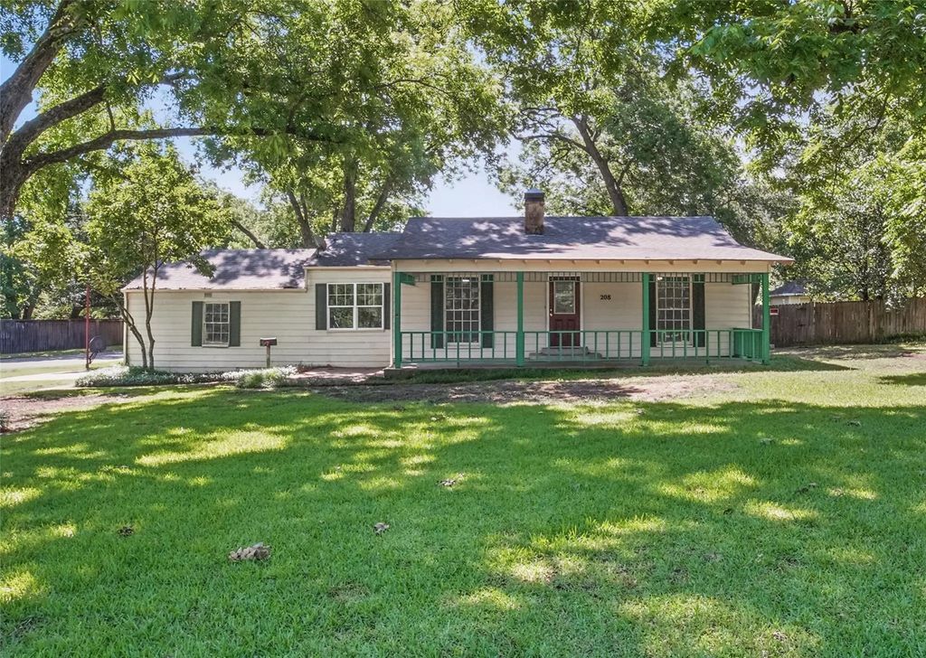 208 Grace Lane, Terrell