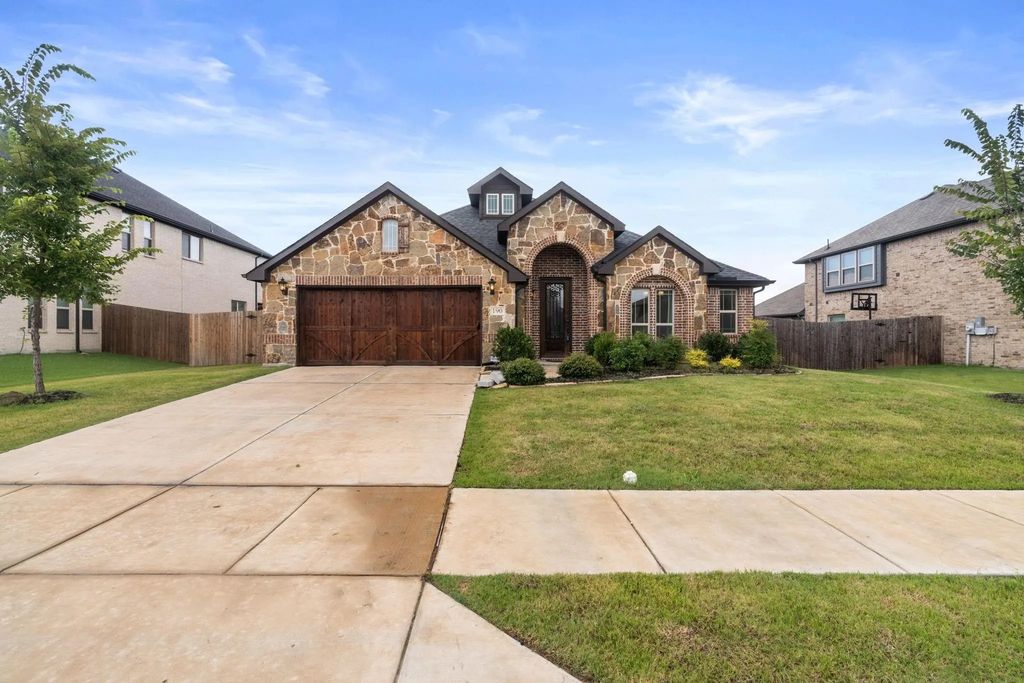 190 Half Moon Drive, Waxahachie