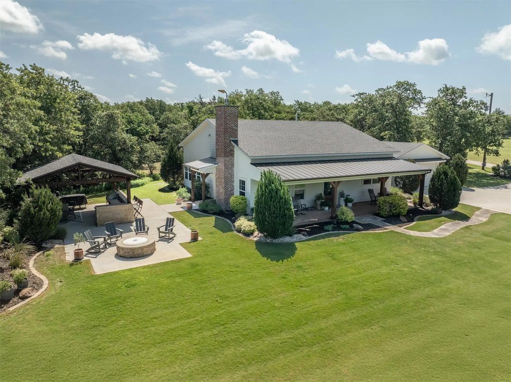 1300 County Road 2360, Decatur
