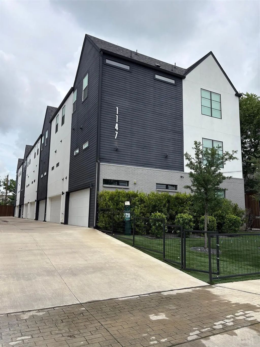 1147 N Madison Avenue 102, Dallas