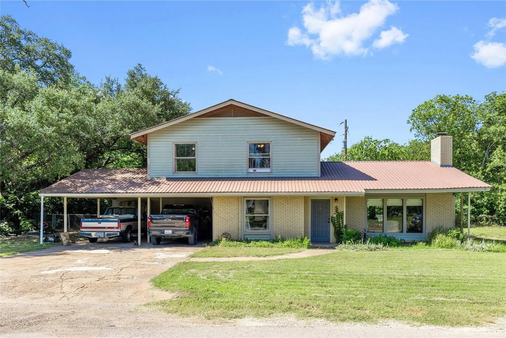 1309 W Sunset Street, San Saba