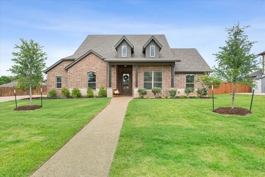 1046 Kreece Drive, Hewitt