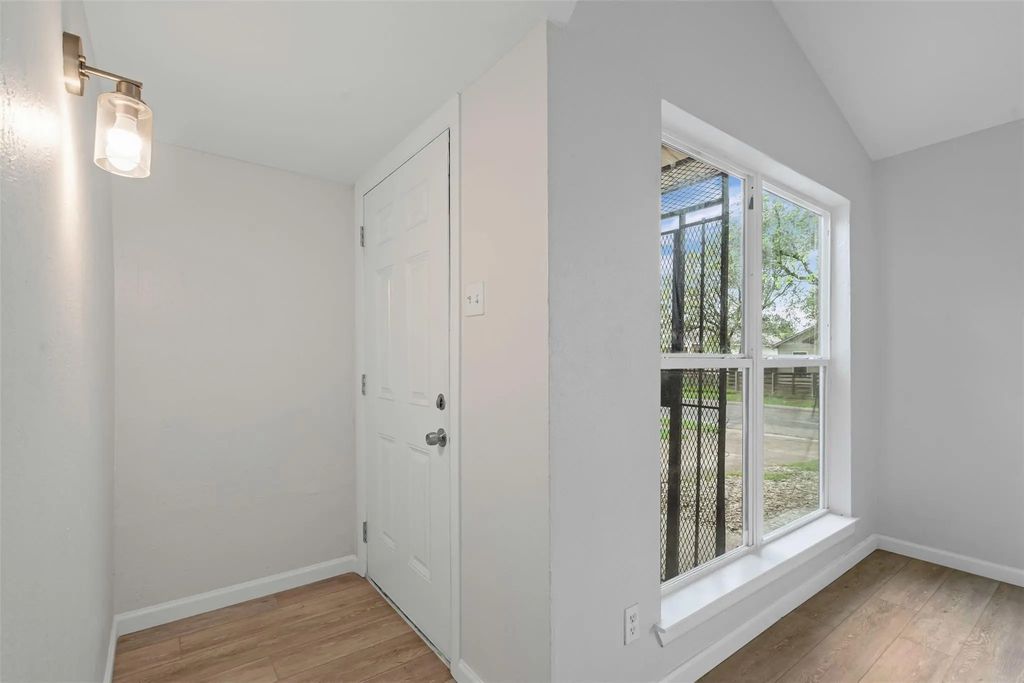 3722 Pinebrook Drive, Dallas