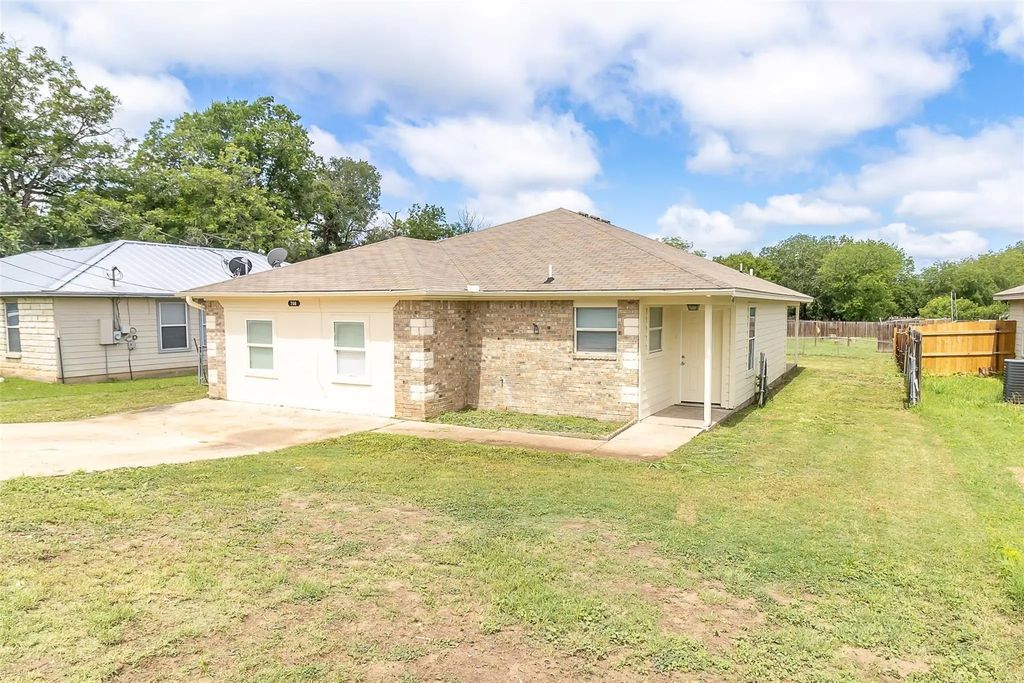 706 Brown Street, Lampasas
