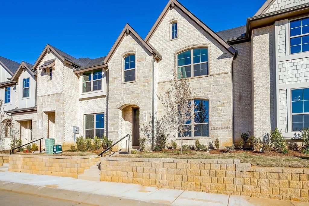 6815 Robert Reed Drive, Arlington
