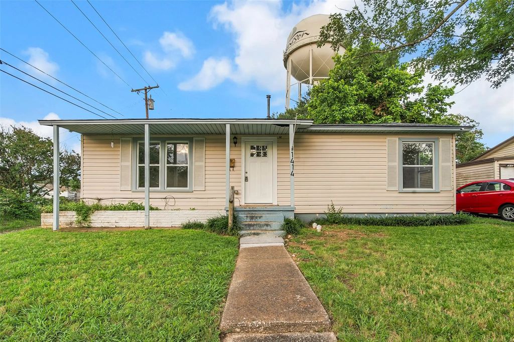 1414 S Houston Avenue, Denison