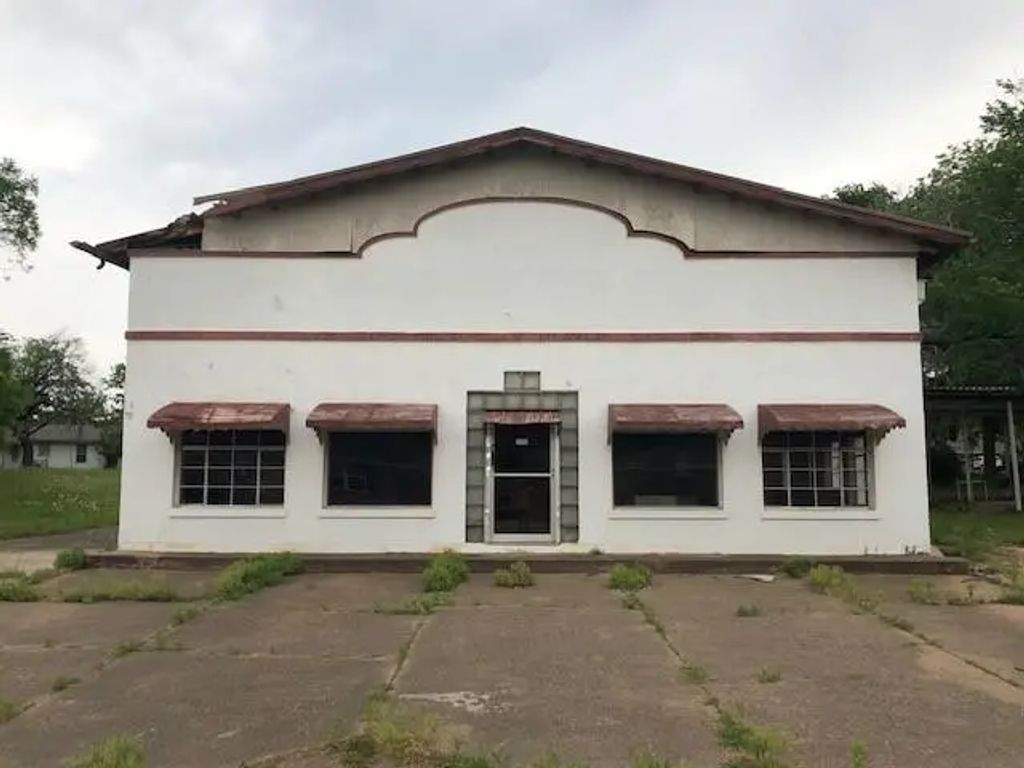 812 W 7th Street, Bonham