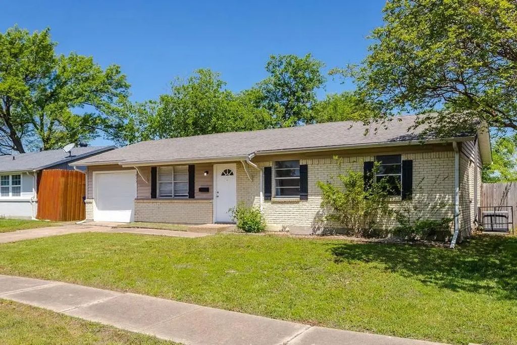 813 Rosewood Hills Drive, Garland