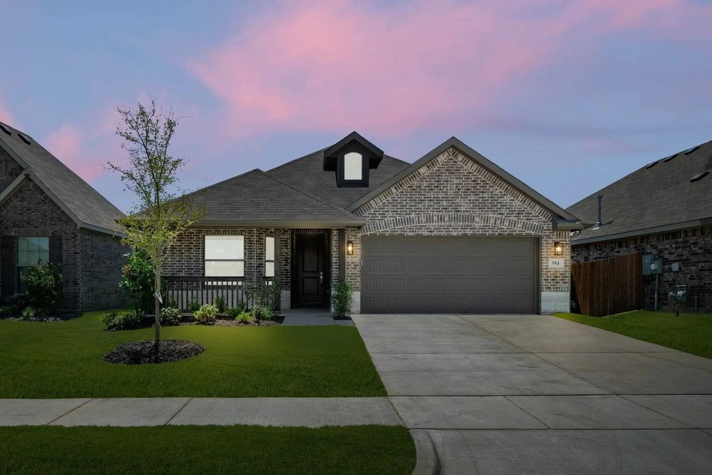 914 Madeline Lane, Cleburne