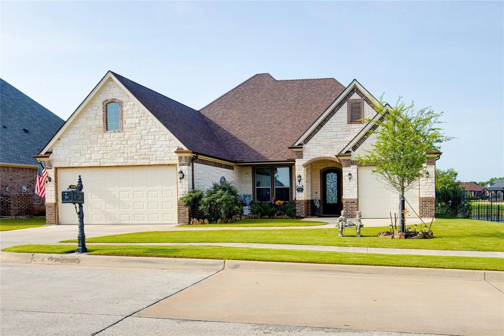 6605 Pinehurst Drive, Granbury