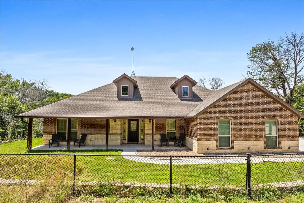 209 Churchill Court, Weatherford