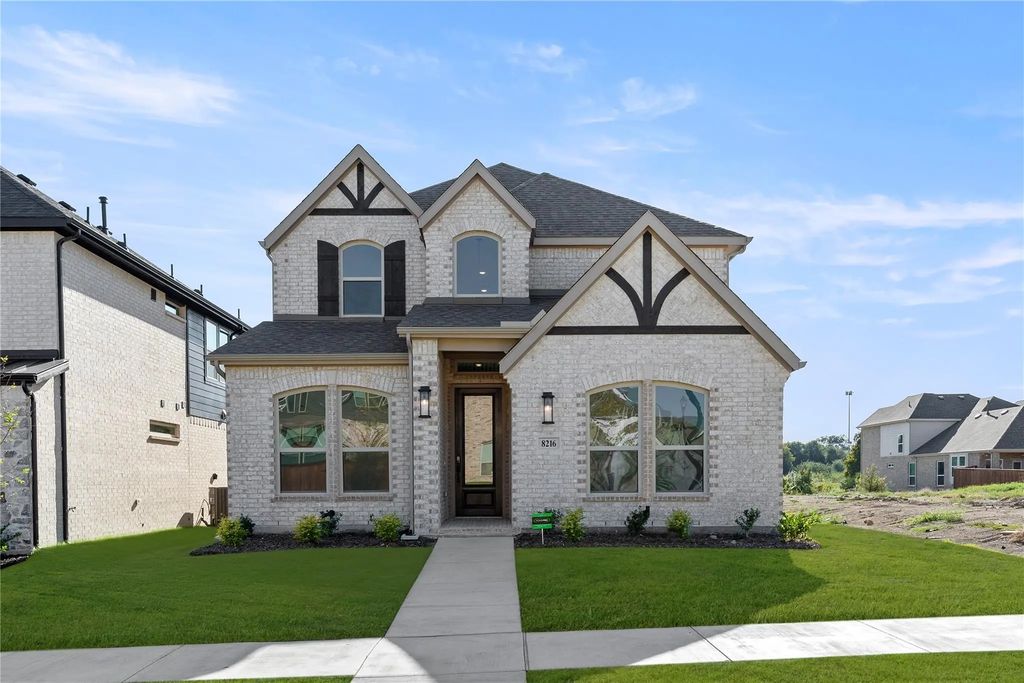 8216 Caprock, Rowlett