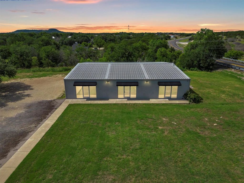 1555 Woodmere Trail, Granbury