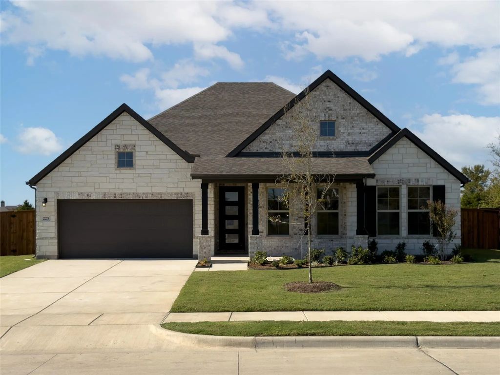 223 Harmony Avenue, Forney