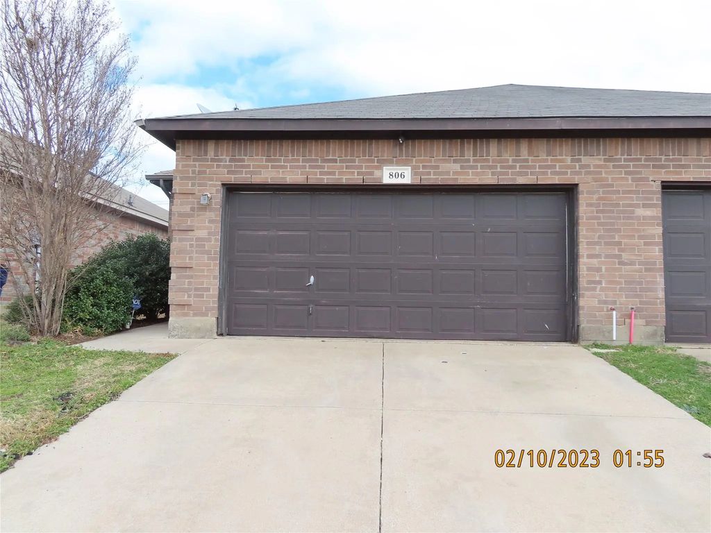 806 Walnut Street, Burleson