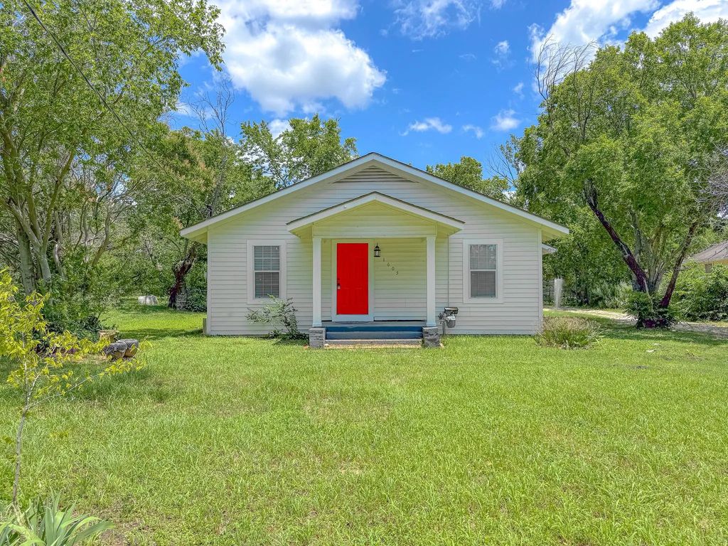 1605 N Beaton Street, Corsicana