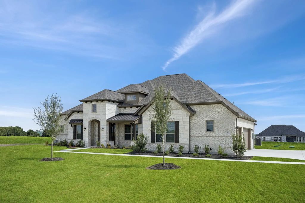 112 Swan Lake Drive, Waxahachie