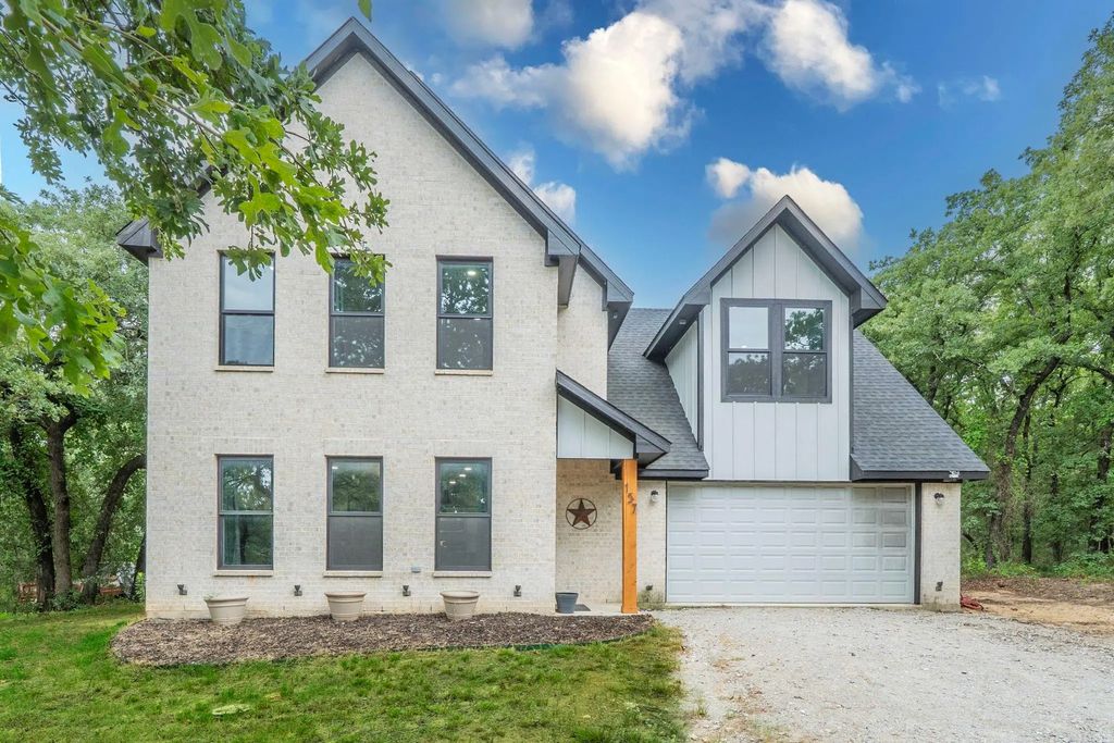 157 Wild Oaks Drive, Boyd