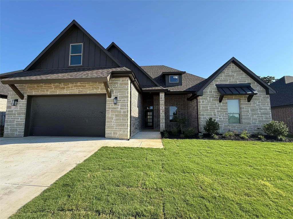 188 Lakeview Circle, Pilot Point