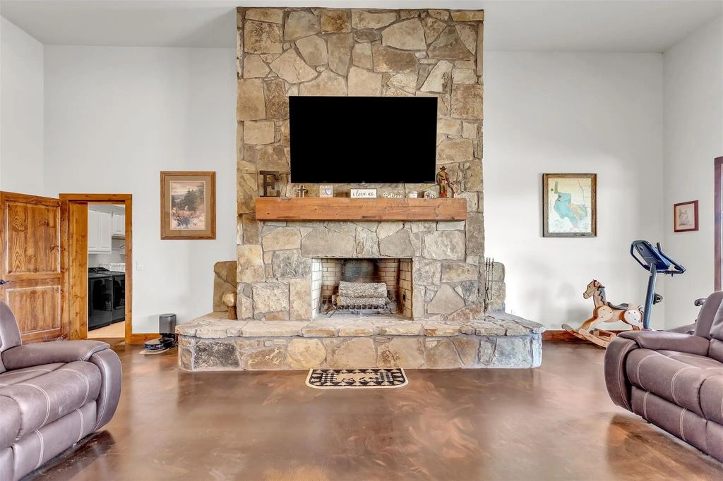 13831 Friendship Road, Pilot Point