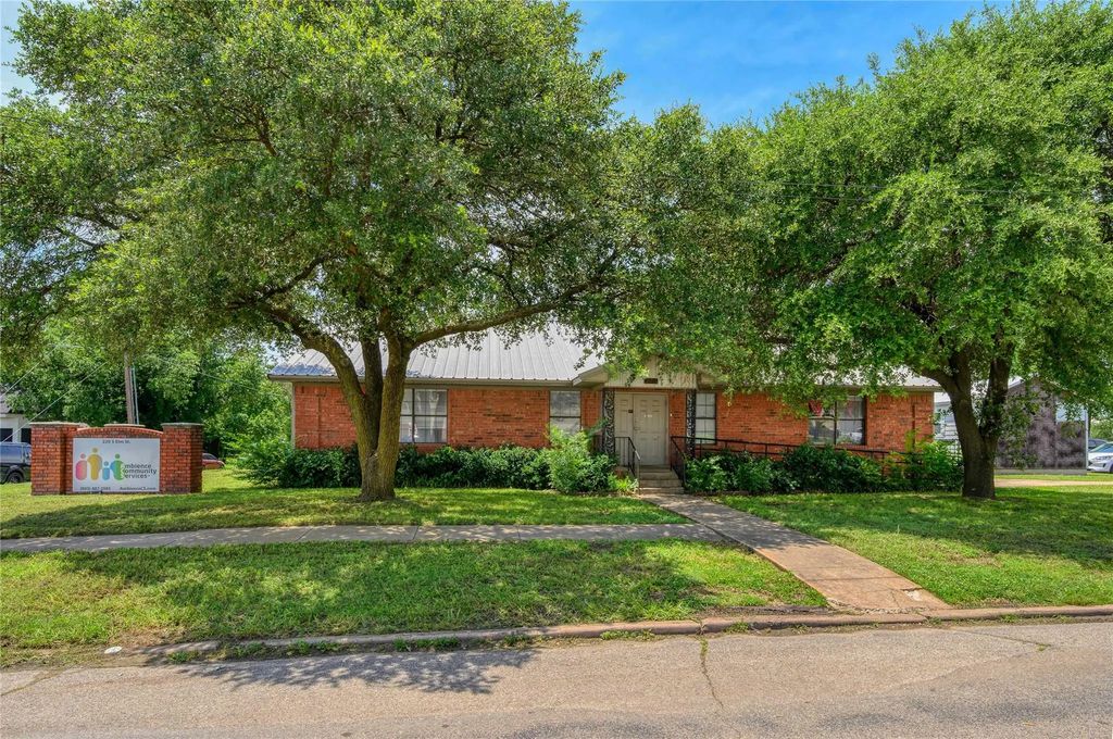 220 S Elm Street, Sherman