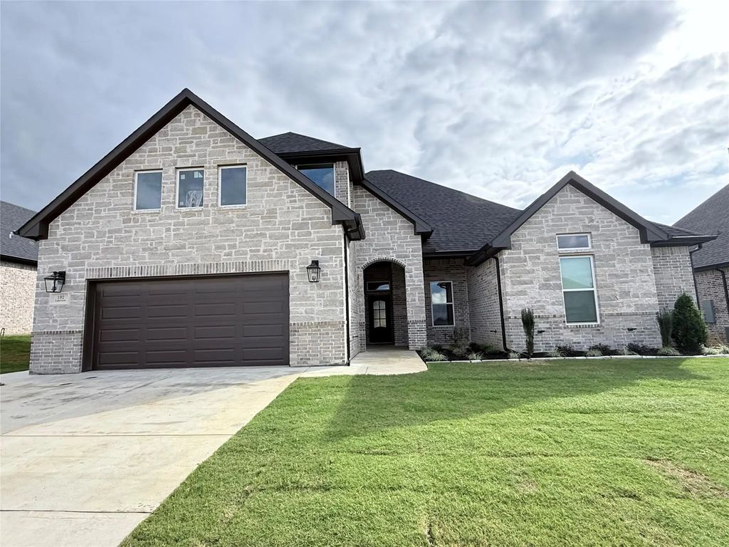 192 Lakeview Circle, Pilot Point