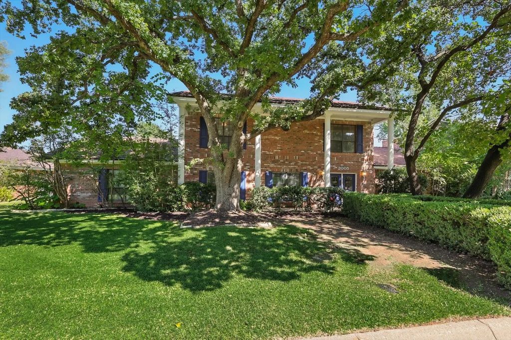 2005 Ridgemont Court, Arlington