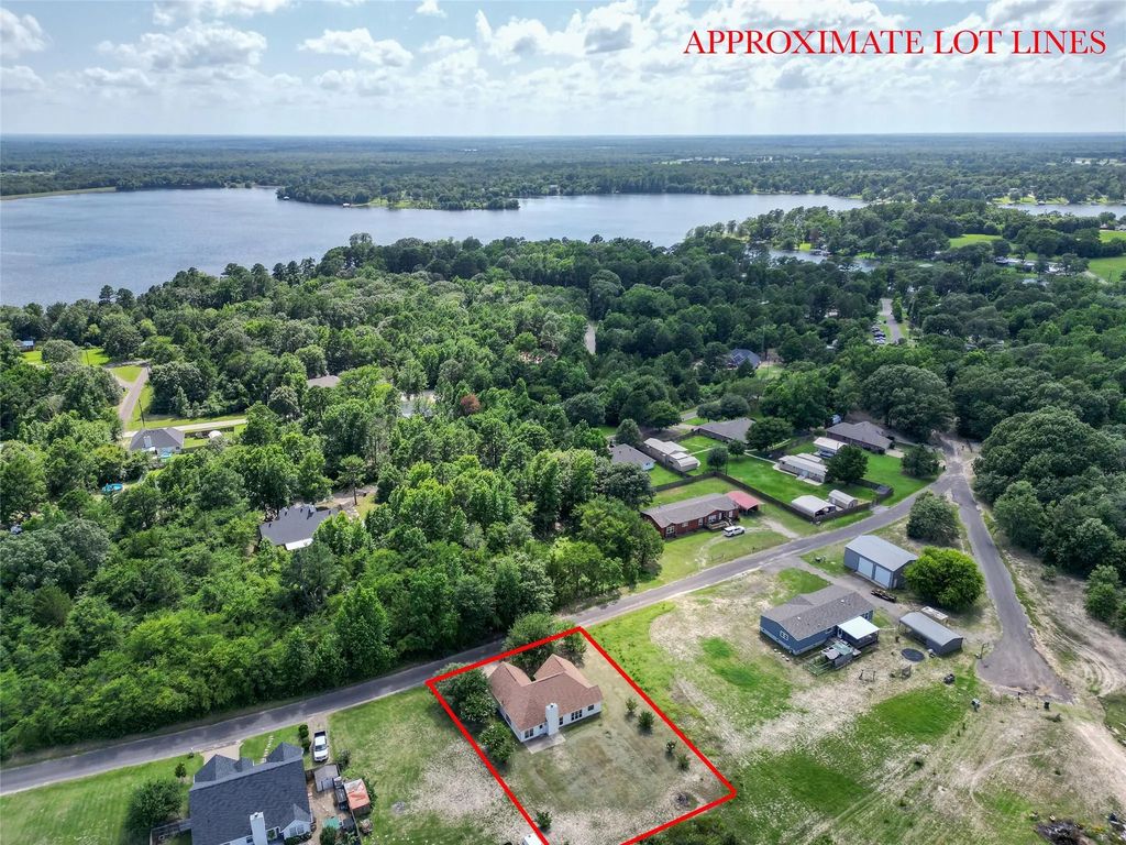 156 County Road 2247, Mineola