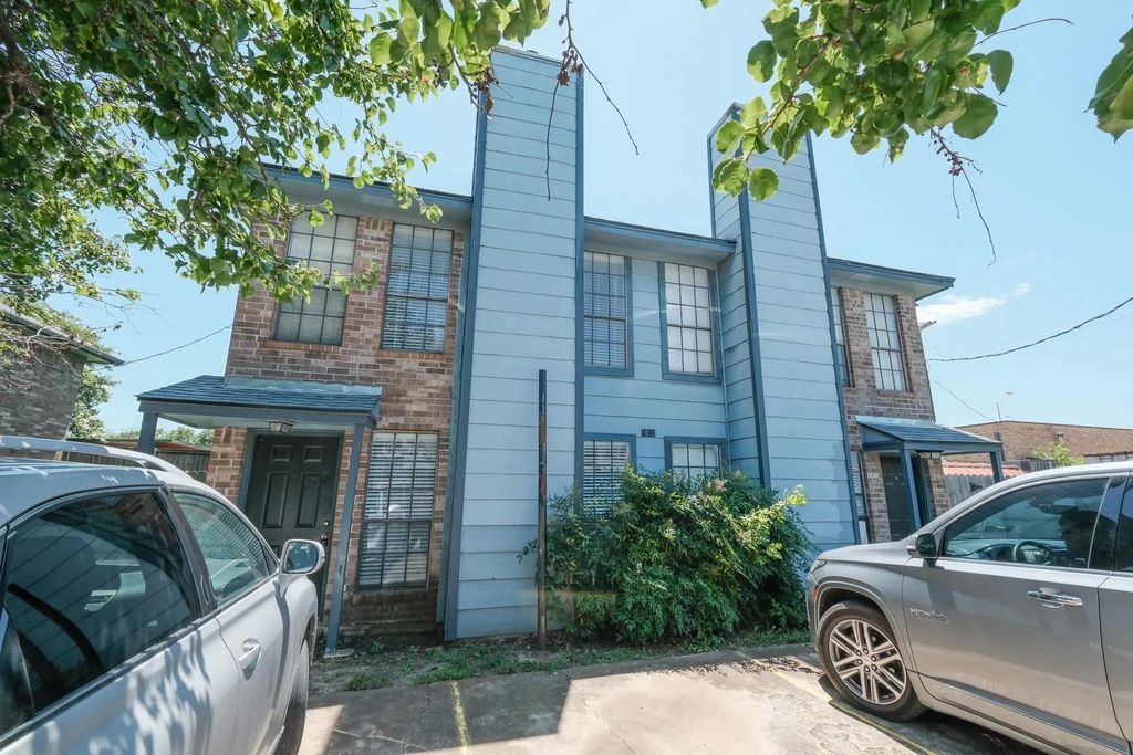 1032 Mckinley Street A, Benbrook