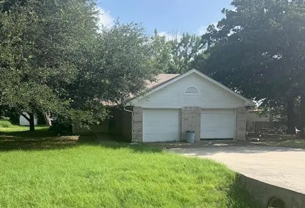 917 Wood Trail, Azle