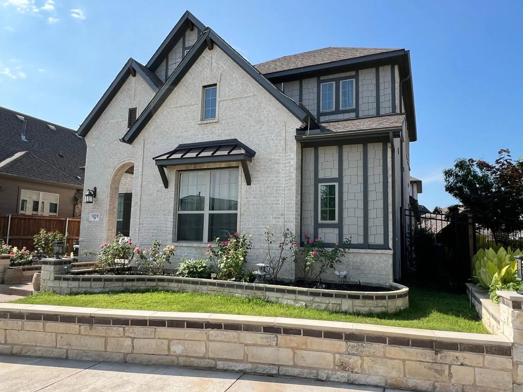 1820 Silver Marten Trail, Arlington