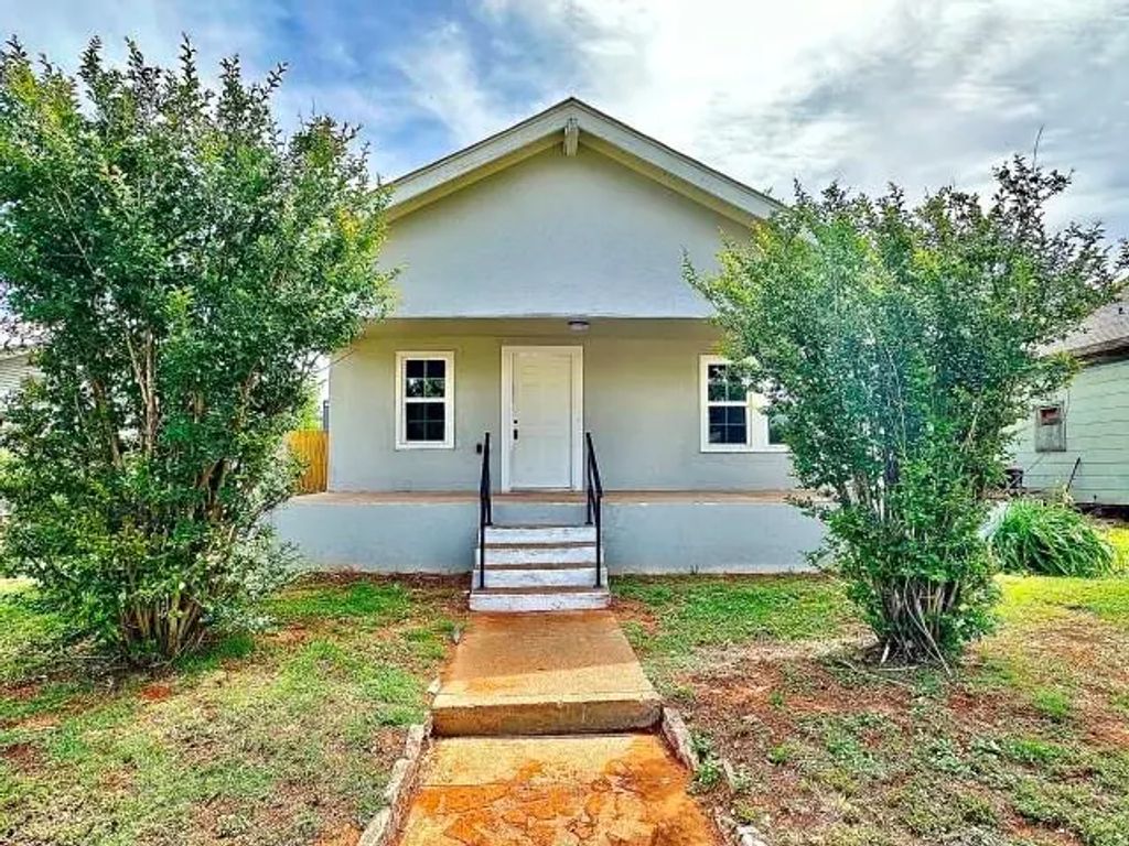 1004 Oak Street, Sweetwater