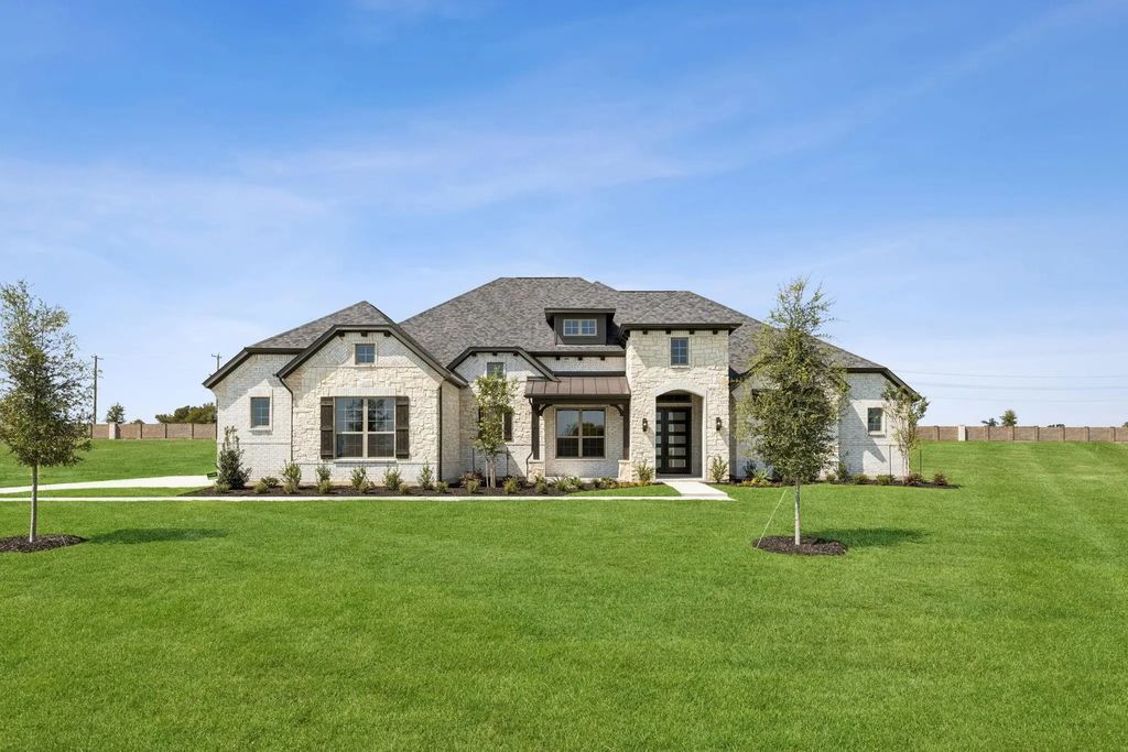 156 Swan Lake Drive, Waxahachie