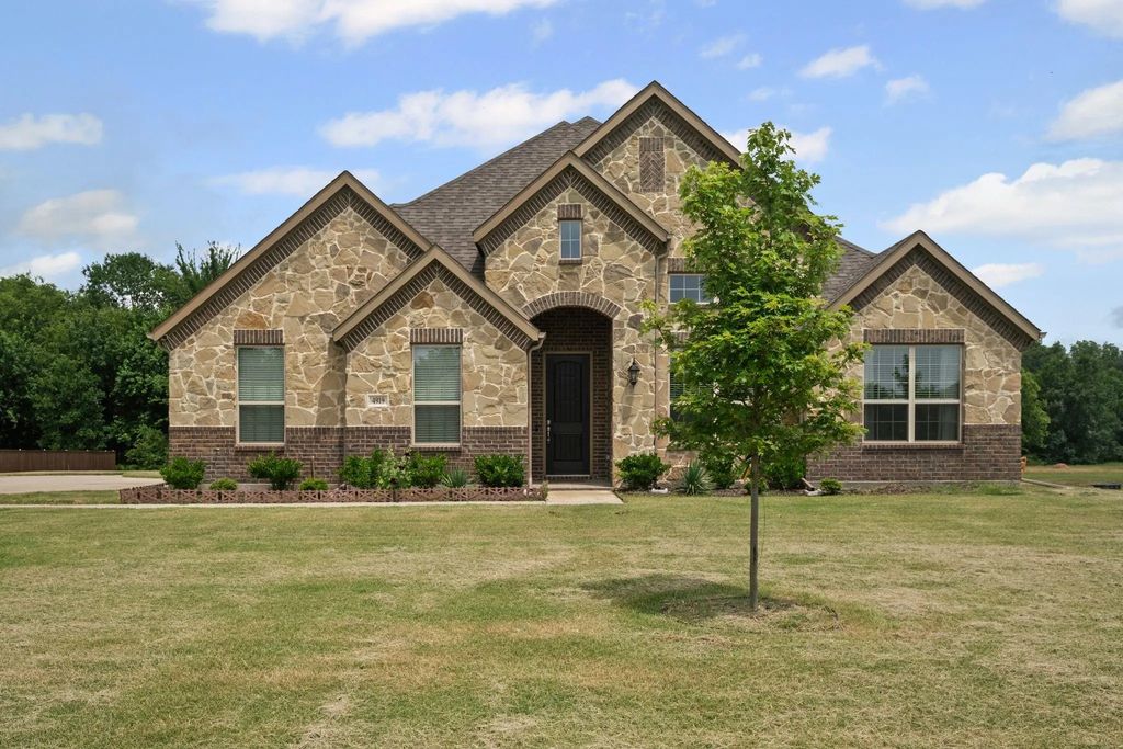 4919 Elizabeth Way, Lone Oak