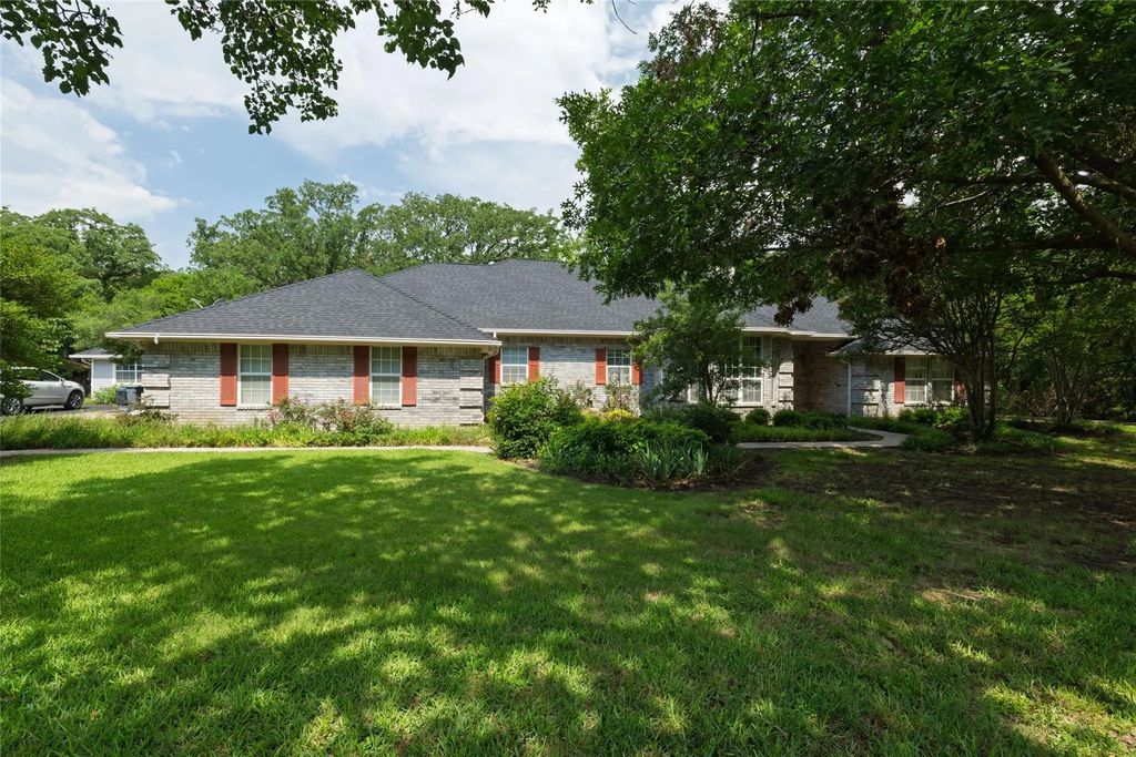 331 County Road 3418, Bridgeport