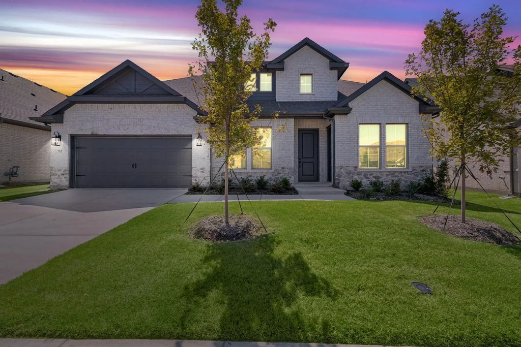 752 Emerald Heights, Lavon