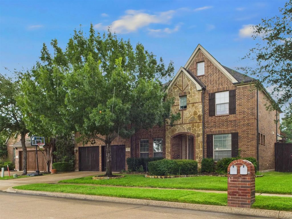 2407 Laguna Lane, Arlington