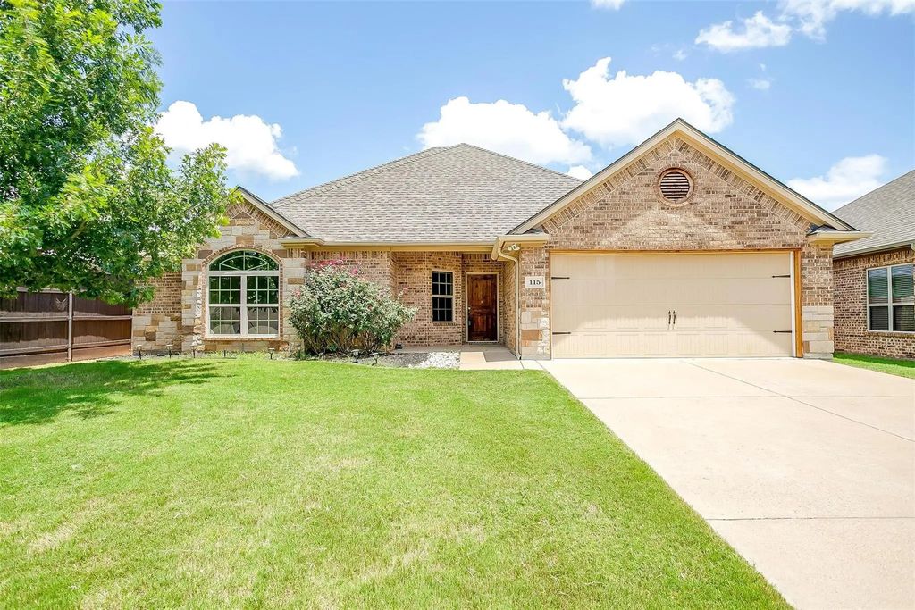 115 Donna Circle, Granbury