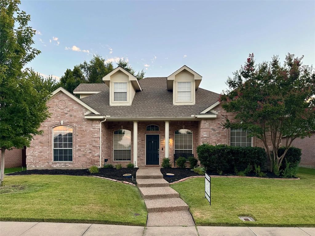 1148 Pleasant Oaks Drive, Lewisville
