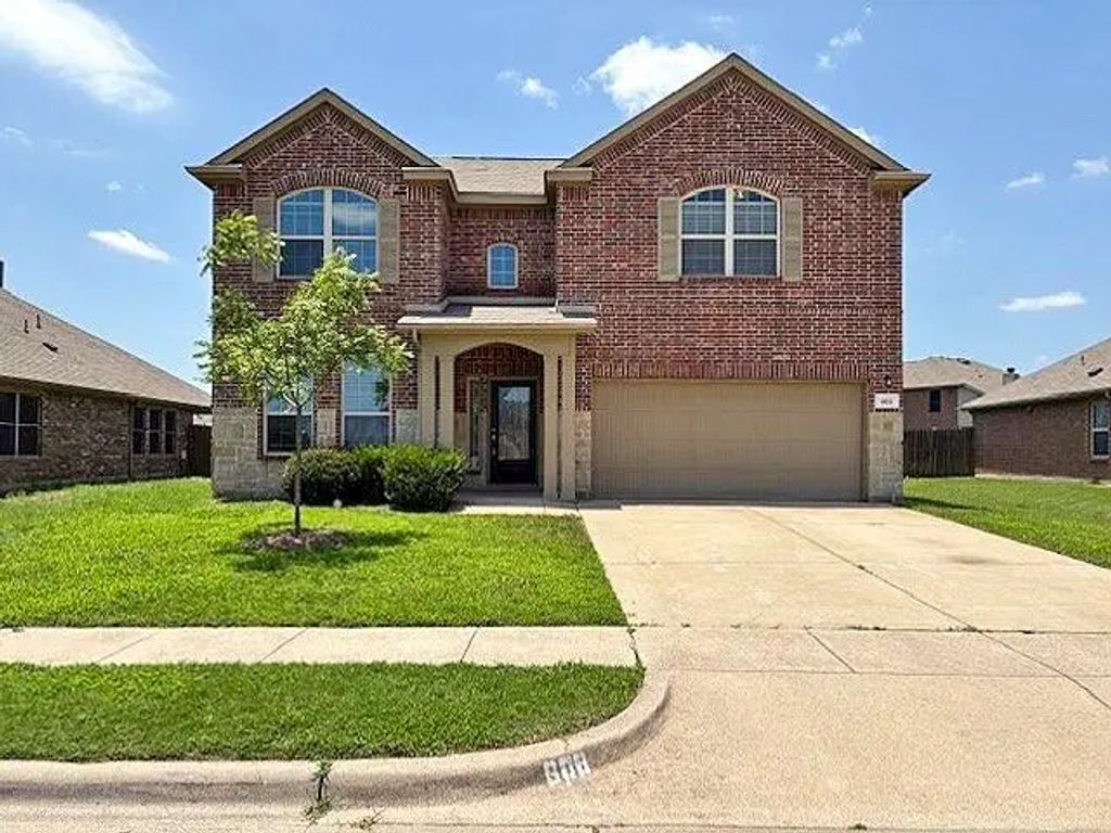 608 S Heights Drive, Crowley