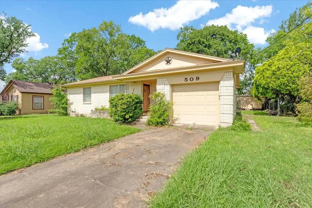 509 Lipscomb Street, Bonham