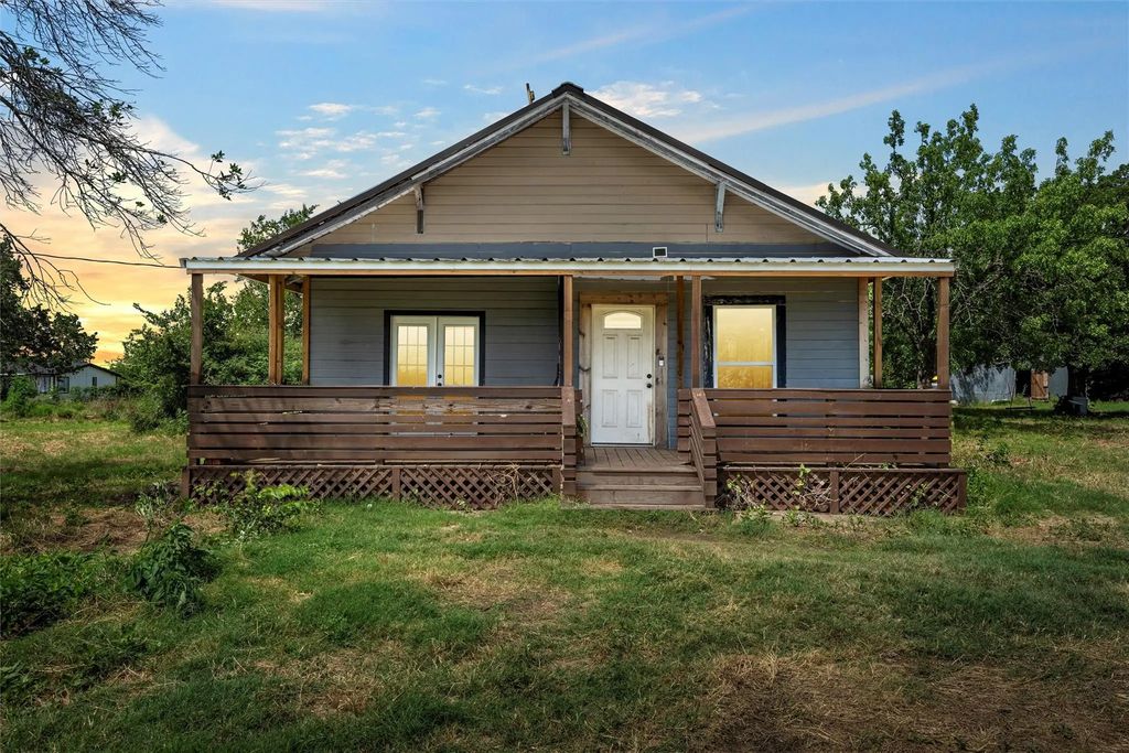 709 S Pleasant Hill Road, Axtell